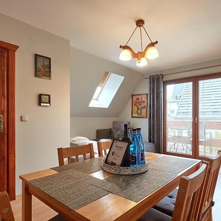 Apartment 1010 M